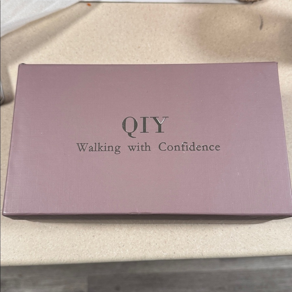 NIB QIY Closed Toe Ankle Strap Heels Pumps Pointed Toe Sandals - Picture 4 of 5